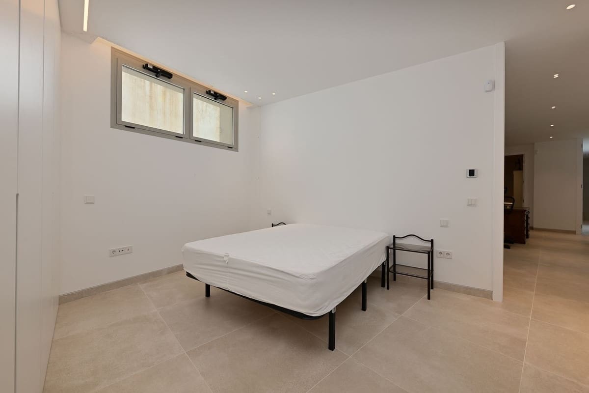 6 bedroom Villa for sale in Marbesa with pool garage - € 3,500,000 (Ref: 9256886)