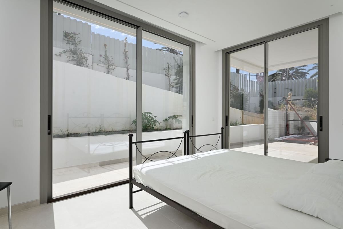 6 bedroom Villa for sale in Marbesa with pool garage - € 3,500,000 (Ref: 9256886)