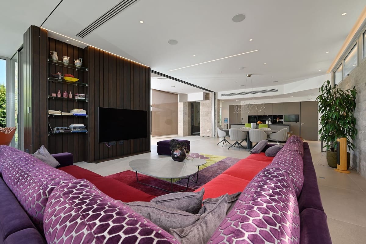 6 bedroom Villa for sale in Marbesa with pool garage - € 3,500,000 (Ref: 9256886)