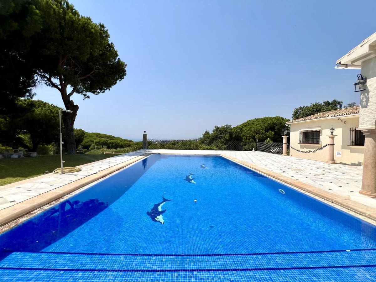4 bedroom Villa for sale in Elviria with pool - € 3,600,000 (Ref: 9256888)