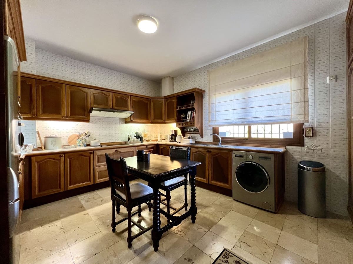 4 bedroom Villa for sale in Elviria with pool - € 3,600,000 (Ref: 9256888)