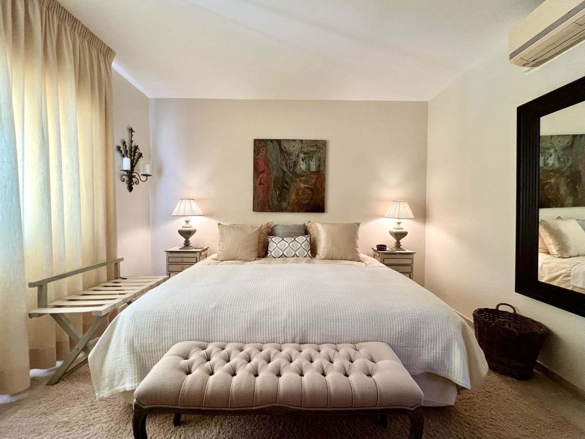 4 bedroom Villa for sale in Elviria with pool - € 3,600,000 (Ref: 9256888)