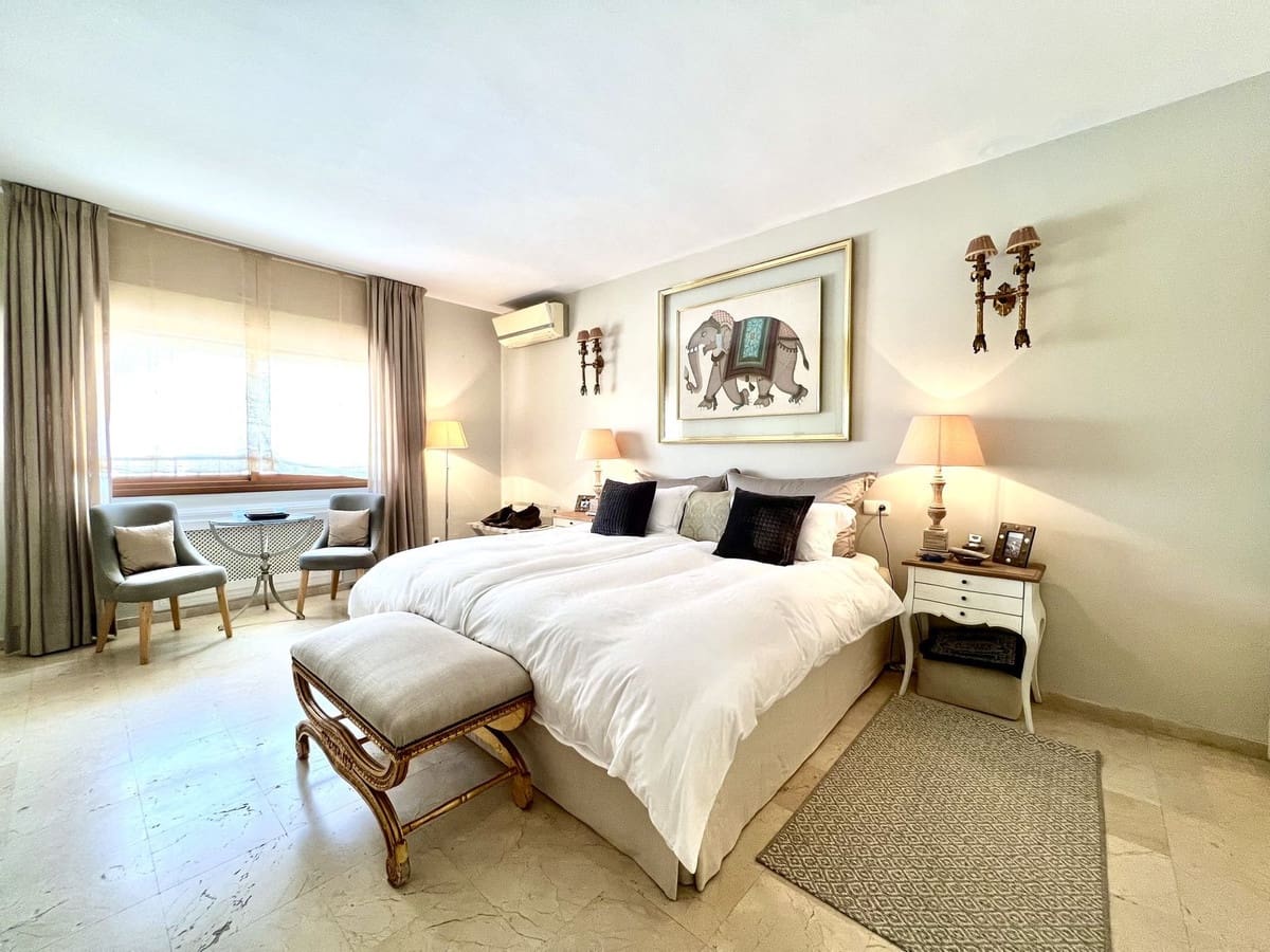 4 bedroom Villa for sale in Elviria with pool - € 3,600,000 (Ref: 9256888)