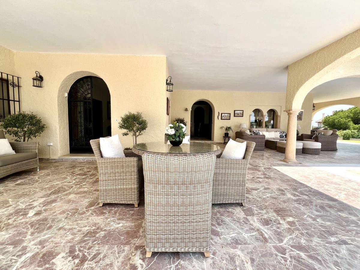 4 bedroom Villa for sale in Elviria with pool - € 3,600,000 (Ref: 9256888)