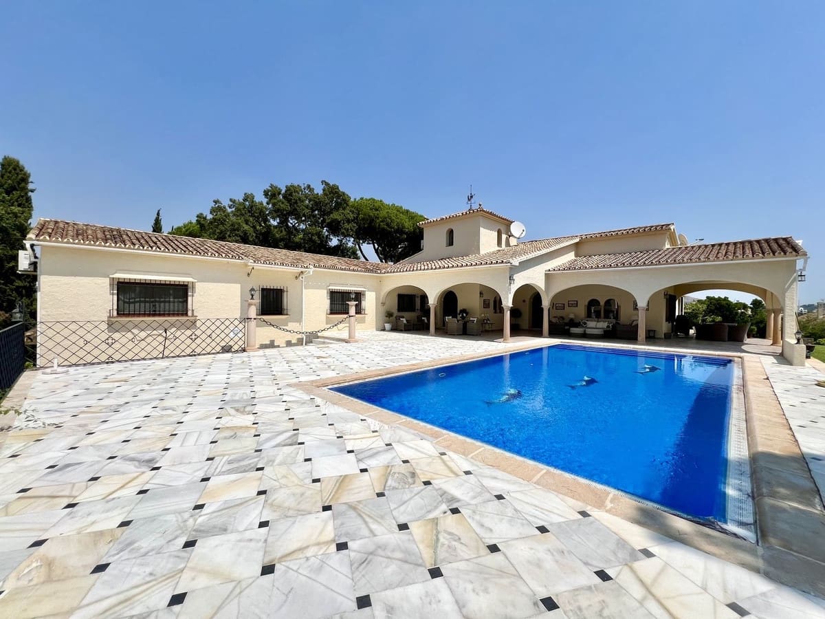 4 bedroom Villa for sale in Elviria with pool - € 3,600,000 (Ref: 9256888)