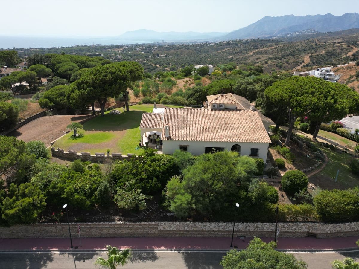 4 bedroom Villa for sale in Elviria with pool - € 3,600,000 (Ref: 9256888)