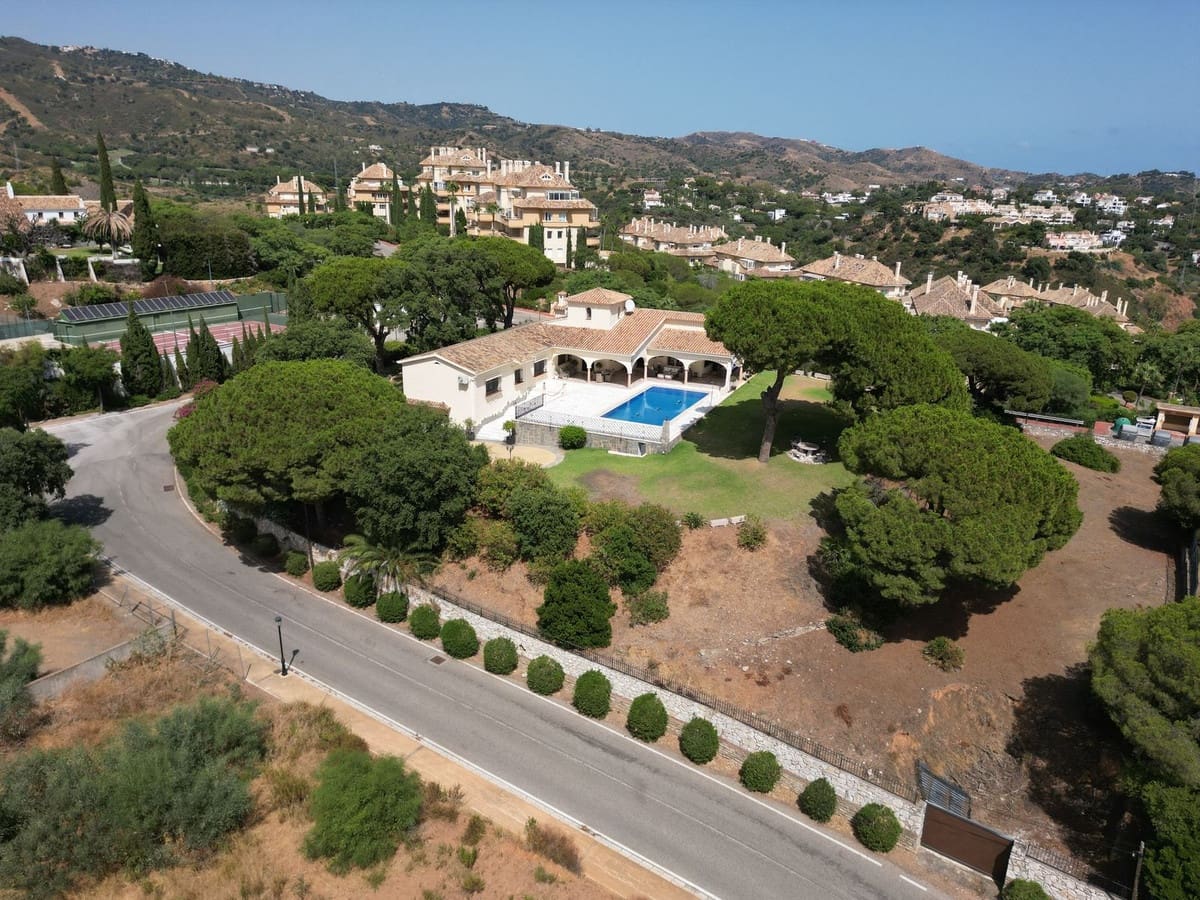 4 bedroom Villa for sale in Elviria with pool - € 3,600,000 (Ref: 9256888)