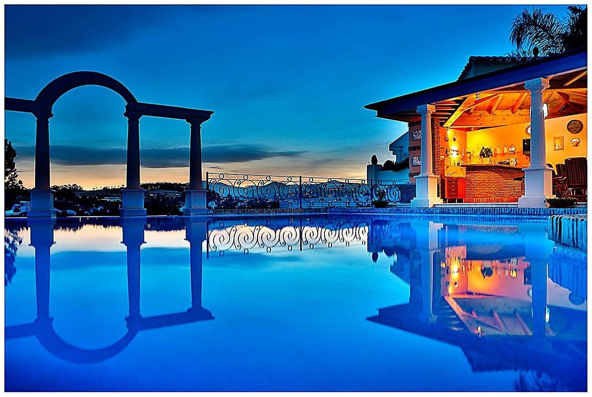 17 soverom Villa til salgs i Nueva Andalucia med svømmebasseng garasje - € 7 500 000 (Ref: 9256895)