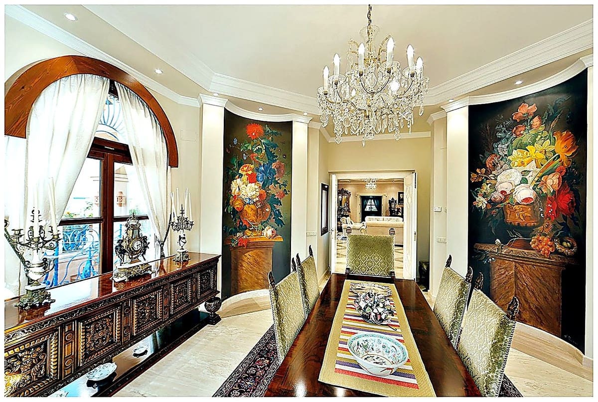 17 soverom Villa til salgs i Nueva Andalucia med svømmebasseng garasje - € 7 500 000 (Ref: 9256895)