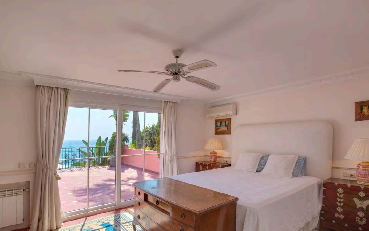 5 bedroom Villa for sale in New Golden Mile with pool garage - € 14,000,000 (Ref: 9256904)