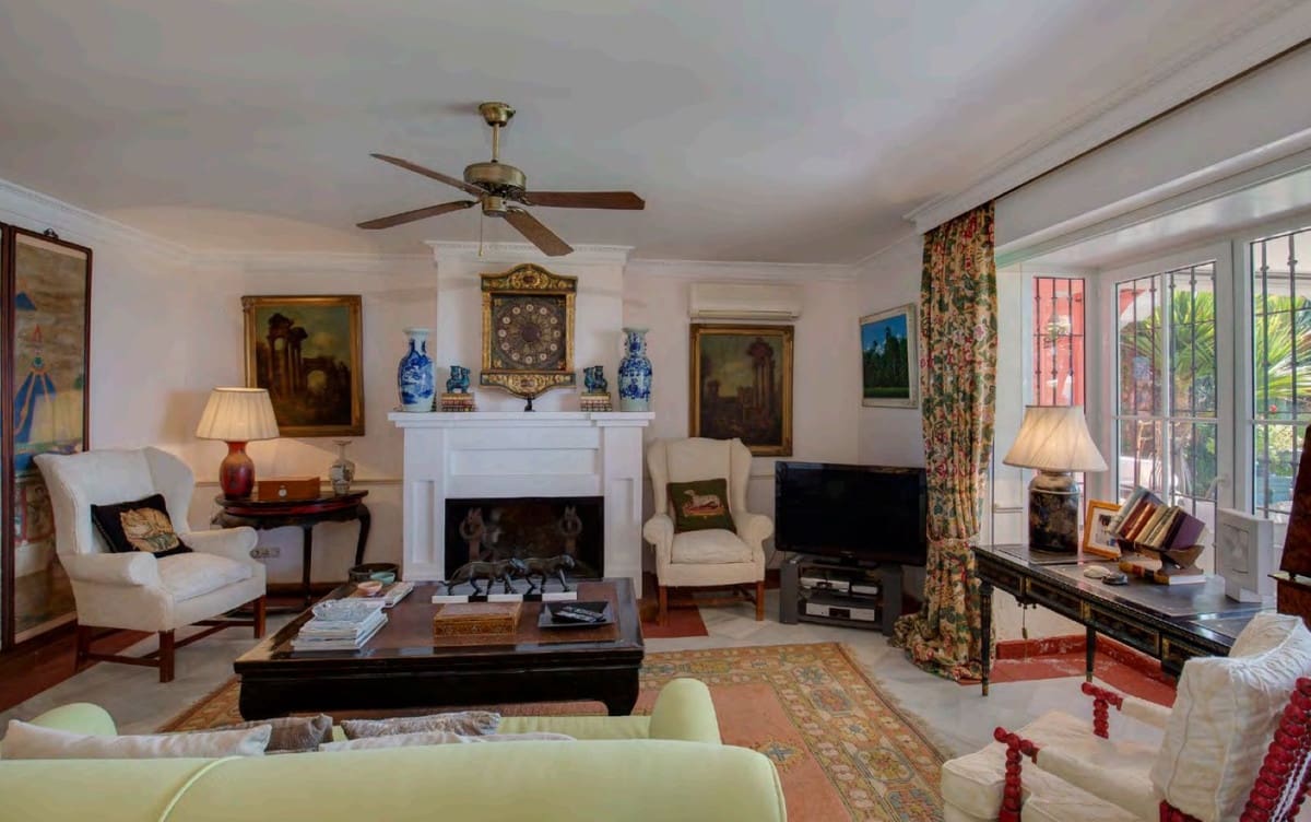 5 bedroom Villa for sale in New Golden Mile with pool garage - € 14,000,000 (Ref: 9256904)