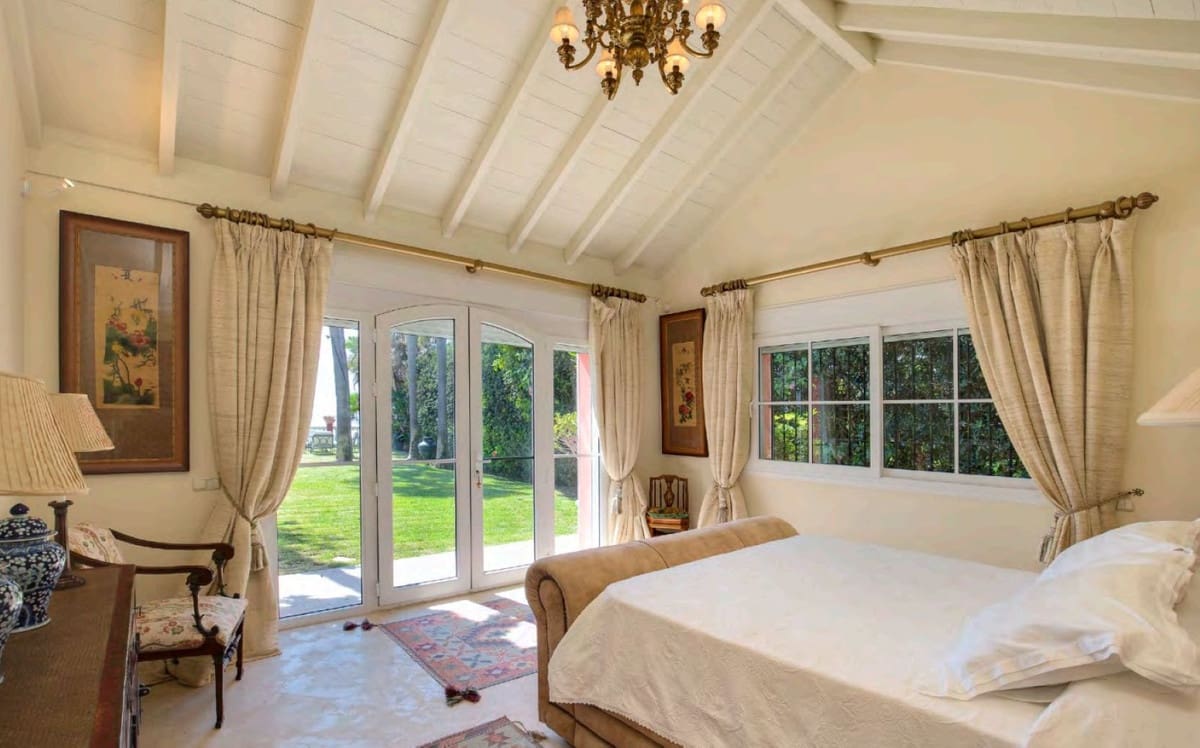 5 bedroom Villa for sale in New Golden Mile with pool garage - € 14,000,000 (Ref: 9256904)