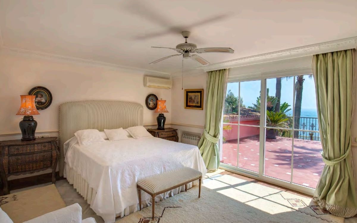 5 bedroom Villa for sale in New Golden Mile with pool garage - € 14,000,000 (Ref: 9256904)