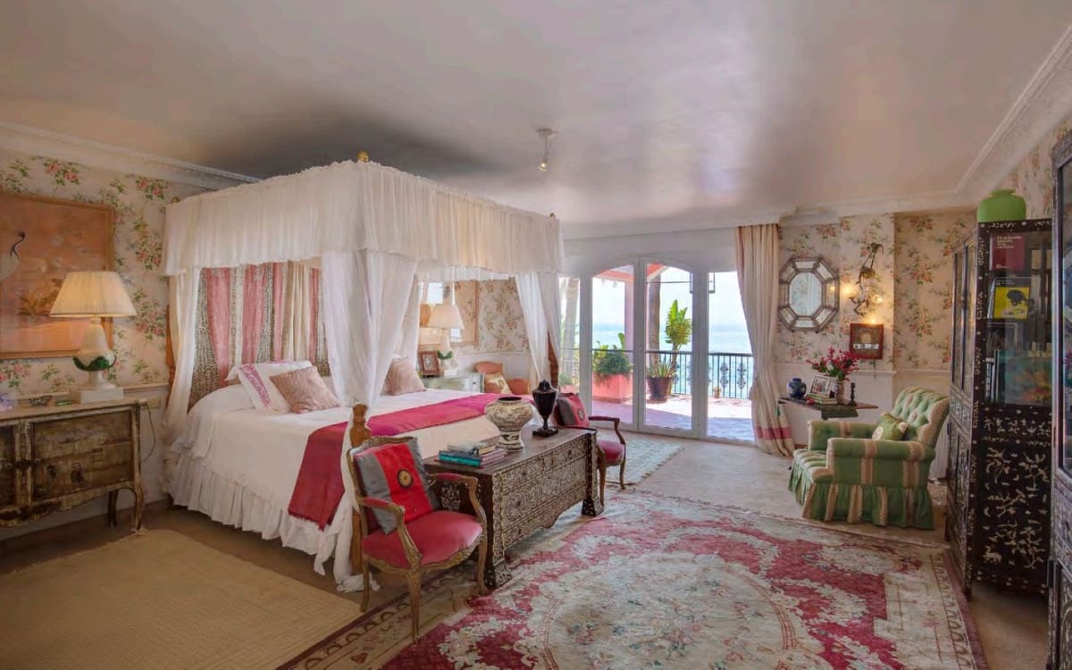 5 bedroom Villa for sale in New Golden Mile with pool garage - € 14,000,000 (Ref: 9256904)