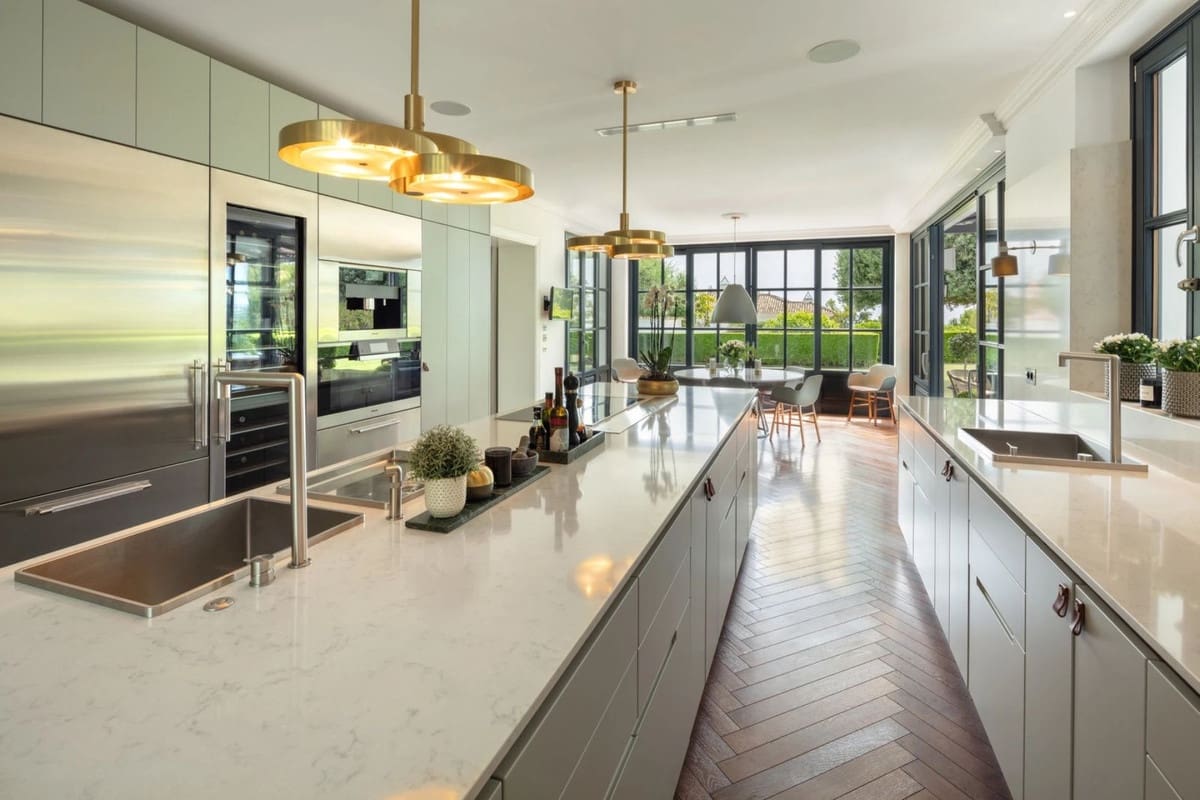 7 sypialnia Willa na sprzedaż w Marbella z basenem garażem - 13 950 000 € (Ref: 9256905)