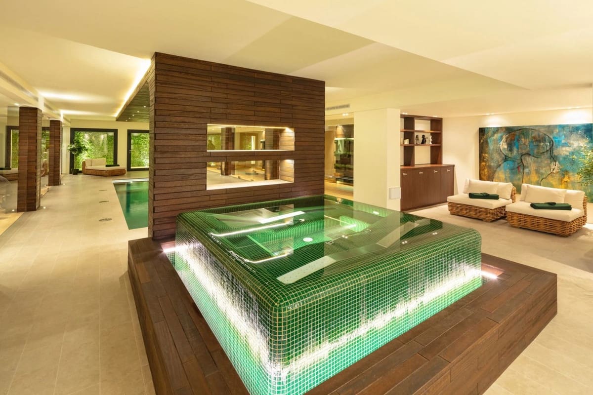 7 sypialnia Willa na sprzedaż w Marbella z basenem garażem - 13 950 000 € (Ref: 9256905)