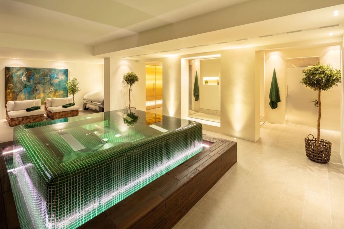 7 sypialnia Willa na sprzedaż w Marbella z basenem garażem - 13 950 000 € (Ref: 9256905)