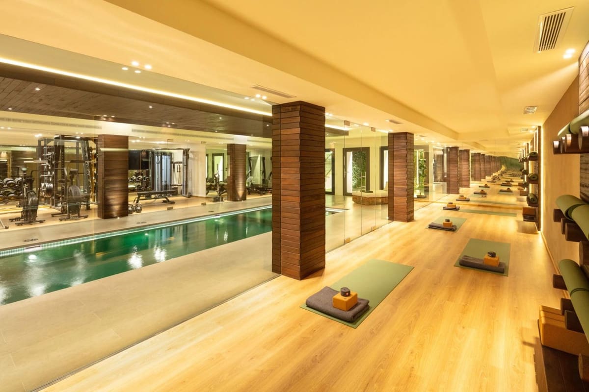 7 sypialnia Willa na sprzedaż w Marbella z basenem garażem - 13 950 000 € (Ref: 9256905)