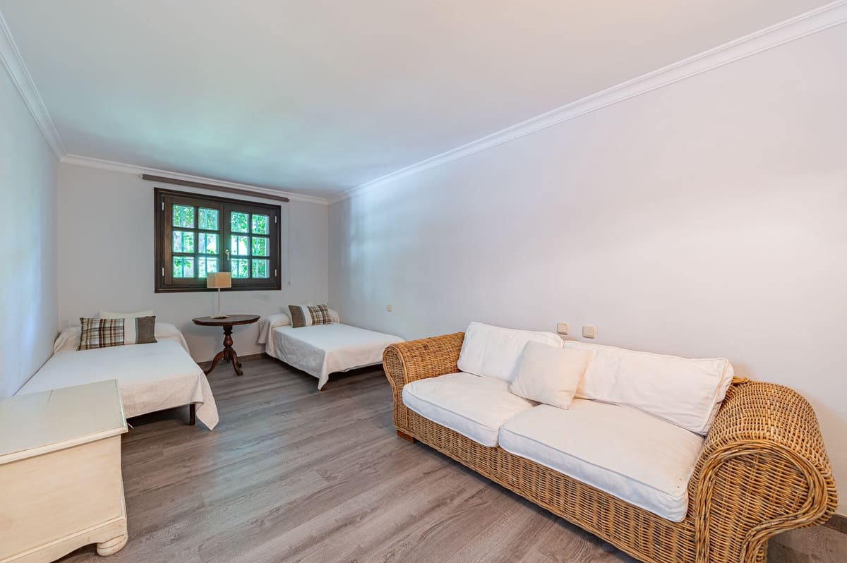 8 soverom Villa til salgs i Benahavis med svømmebasseng - € 4 500 000 (Ref: 9256909)