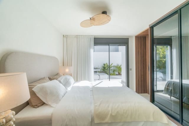 6 sypialnia Willa na sprzedaż w Las Brisas, Marbella z basenem - 4 975 000 € (Ref: 9256930)