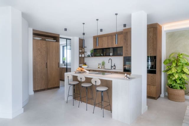 6 sypialnia Willa na sprzedaż w Las Brisas, Marbella z basenem - 4 975 000 € (Ref: 9256930)