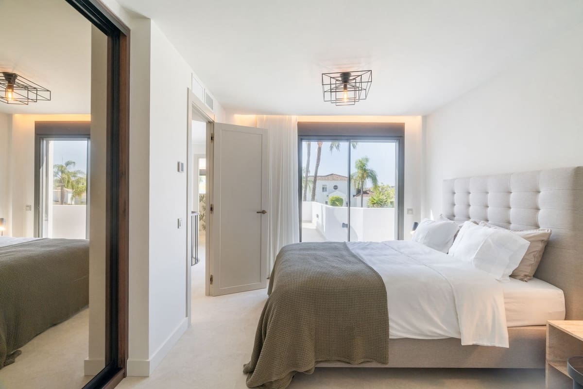 6 sypialnia Willa na sprzedaż w Nueva Andalucia z basenem - 4 975 000 € (Ref: 9256930)