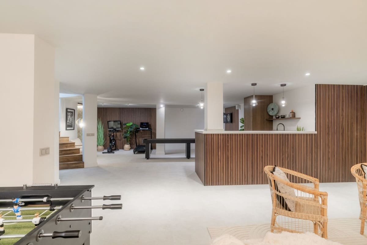 6 sypialnia Willa na sprzedaż w Nueva Andalucia z basenem - 4 975 000 € (Ref: 9256930)