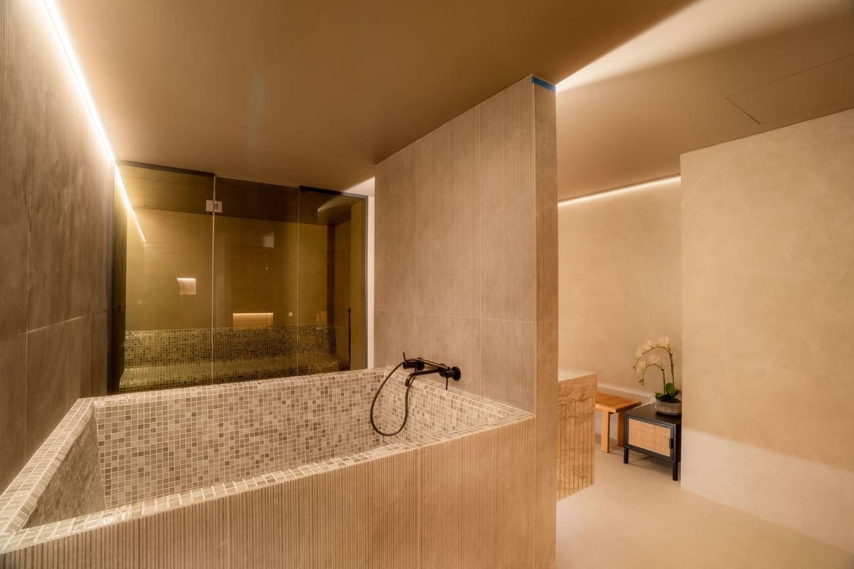 6 sypialnia Willa na sprzedaż w Nueva Andalucia z basenem - 4 975 000 € (Ref: 9256930)