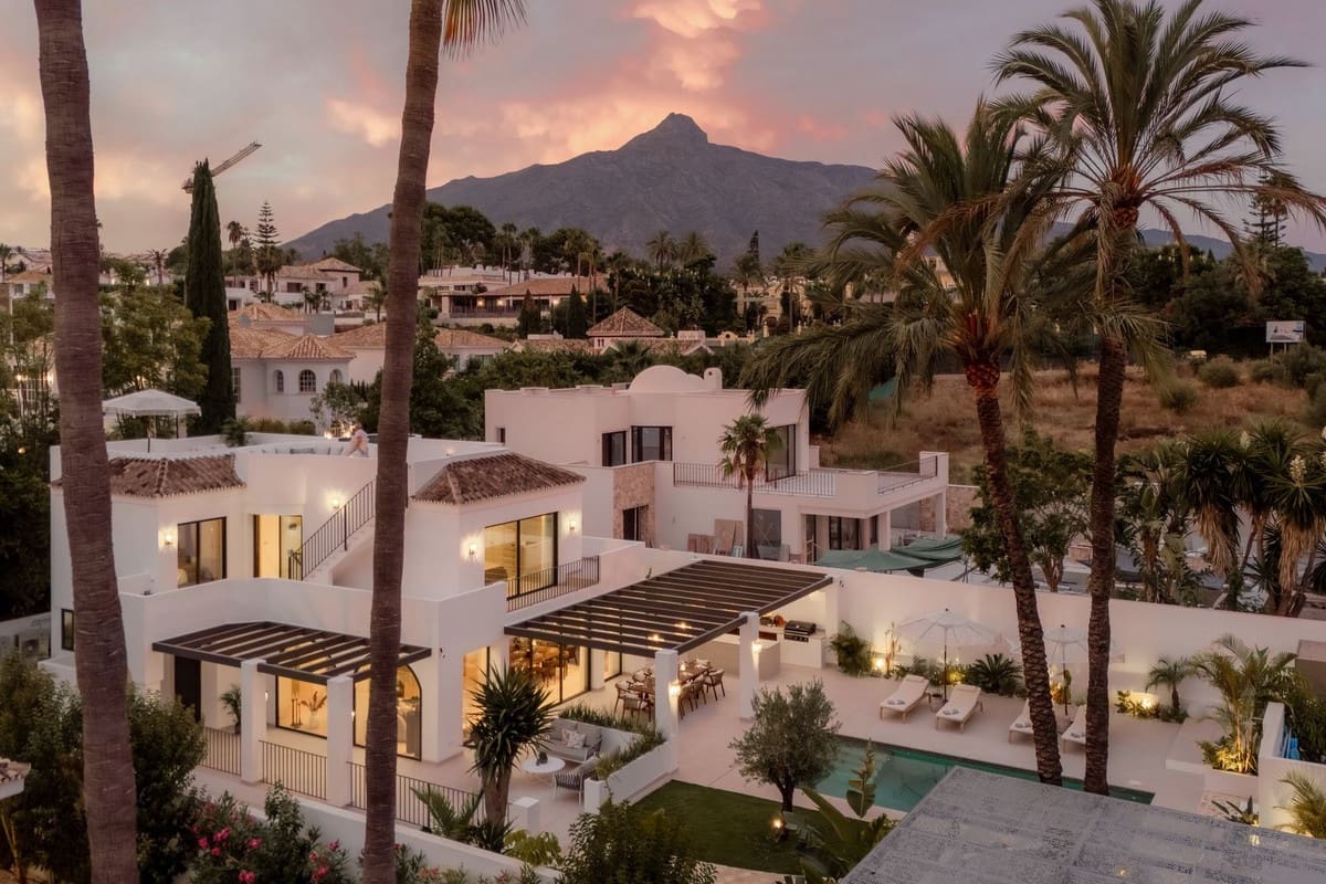 6 sypialnia Willa na sprzedaż w Nueva Andalucia z basenem - 4 975 000 € (Ref: 9256930)