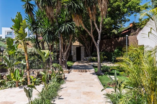 5 makuuhuone Huvila myytävänä paikassa Las Brisas, Marbella mukana uima-altaan - 4 999 500 € (Ref: 9256935)