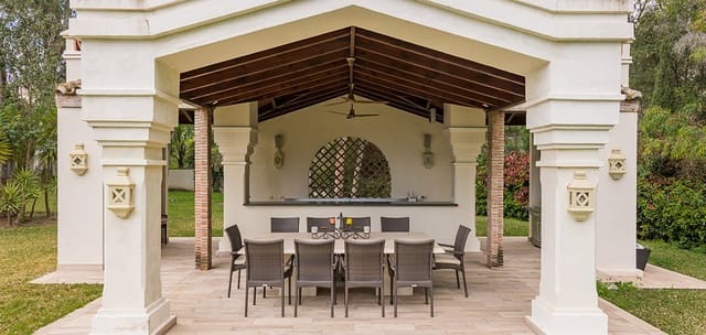 6 soverom Villa til salgs i Las Brisas, Marbella med svømmebasseng - € 7 500 000 (Ref: 9256944)