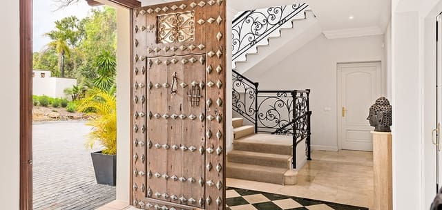 6 soverom Villa til salgs i Las Brisas, Marbella med svømmebasseng - € 7 500 000 (Ref: 9256944)