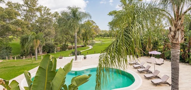 6 soverom Villa til salgs i Las Brisas, Marbella med svømmebasseng - € 7 500 000 (Ref: 9256944)