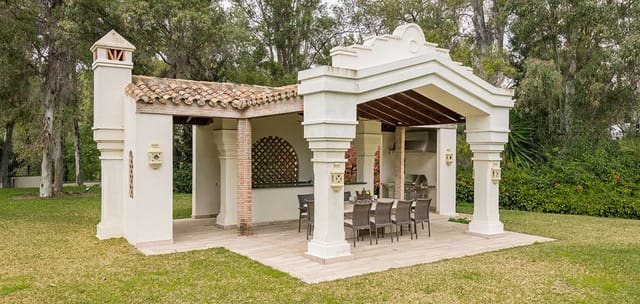 6 soverom Villa til salgs i Las Brisas, Marbella med svømmebasseng - € 7 500 000 (Ref: 9256944)