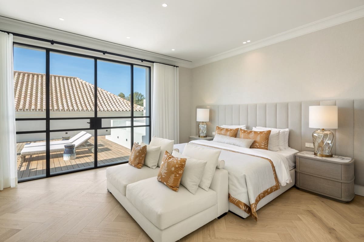 6 soverom Villa til salgs i Nueva Andalucia med svømmebasseng - € 8 975 000 (Ref: 9256945)