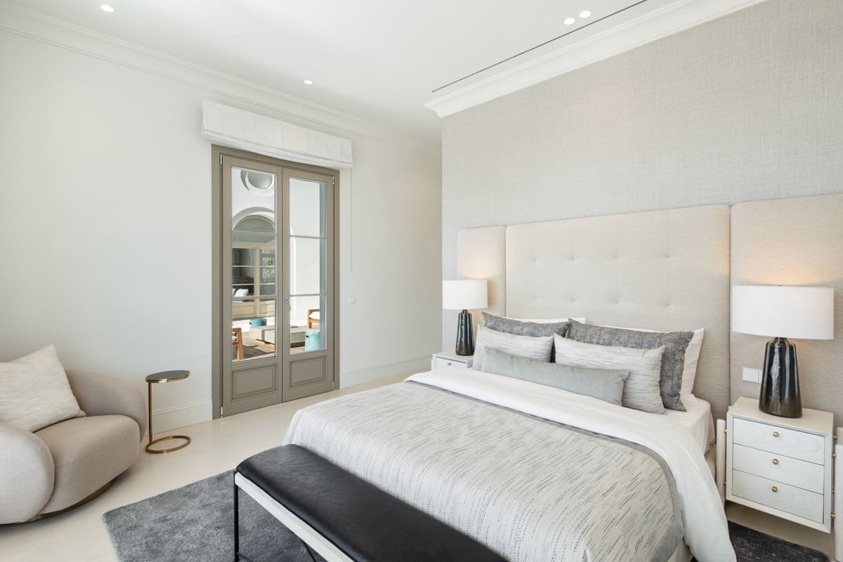 6 soverom Villa til salgs i Nueva Andalucia med svømmebasseng - € 8 975 000 (Ref: 9256945)