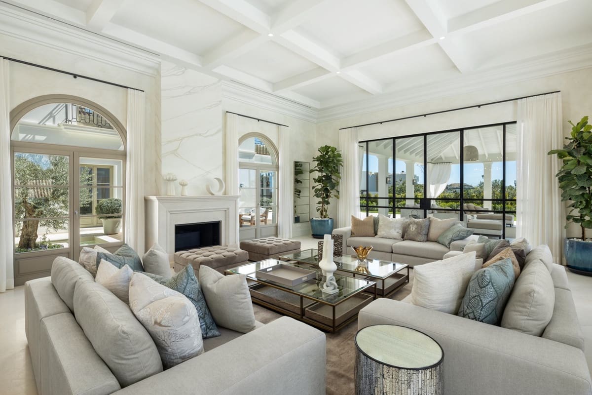 6 soverom Villa til salgs i Nueva Andalucia med svømmebasseng - € 8 975 000 (Ref: 9256945)