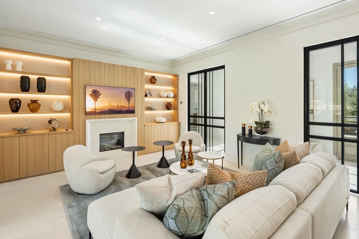 6 soverom Villa til salgs i Nueva Andalucia med svømmebasseng - € 8 975 000 (Ref: 9256945)