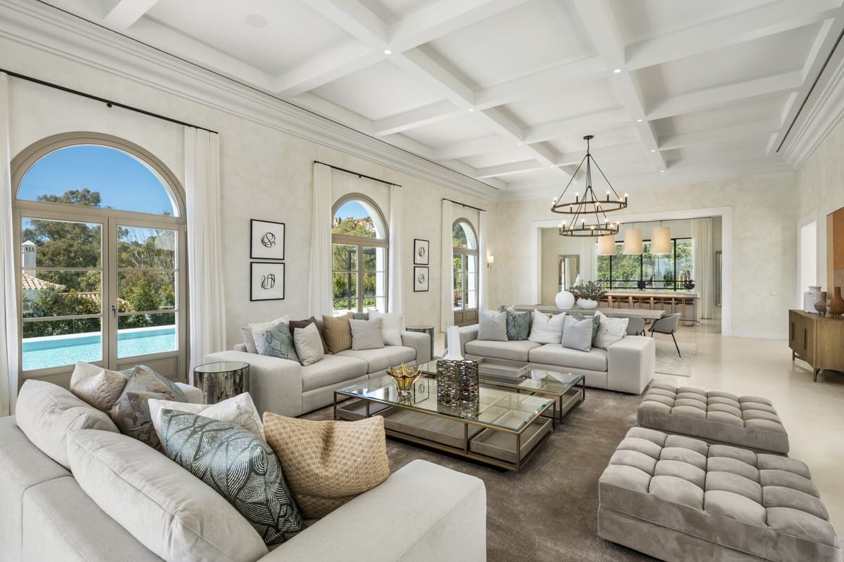 6 soverom Villa til salgs i Nueva Andalucia med svømmebasseng - € 8 975 000 (Ref: 9256945)