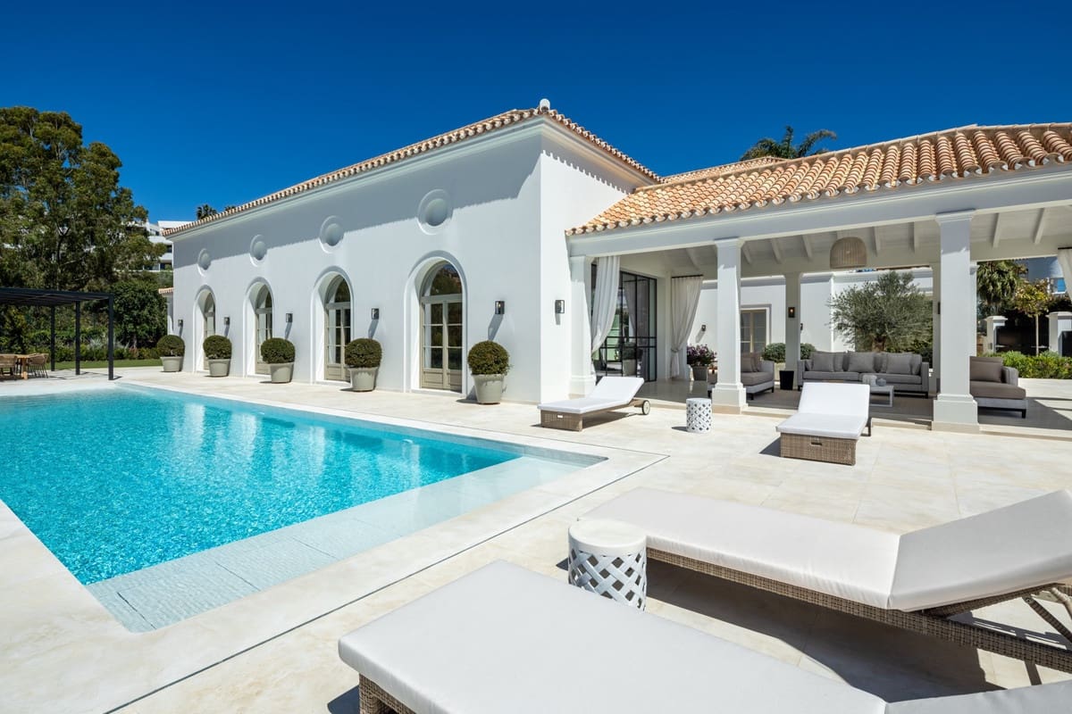 6 soverom Villa til salgs i Nueva Andalucia med svømmebasseng - € 8 975 000 (Ref: 9256945)
