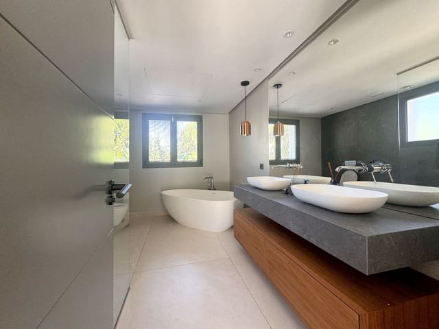 4 sovrum Villa till salu i Las Brisas, Marbella med pool - 4 195 000 € (Ref: 9256946)