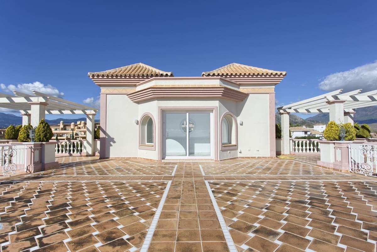 8 sypialnia Willa na sprzedaż w Los Flamingos z basenem - 3 995 000 € (Ref: 9256959)