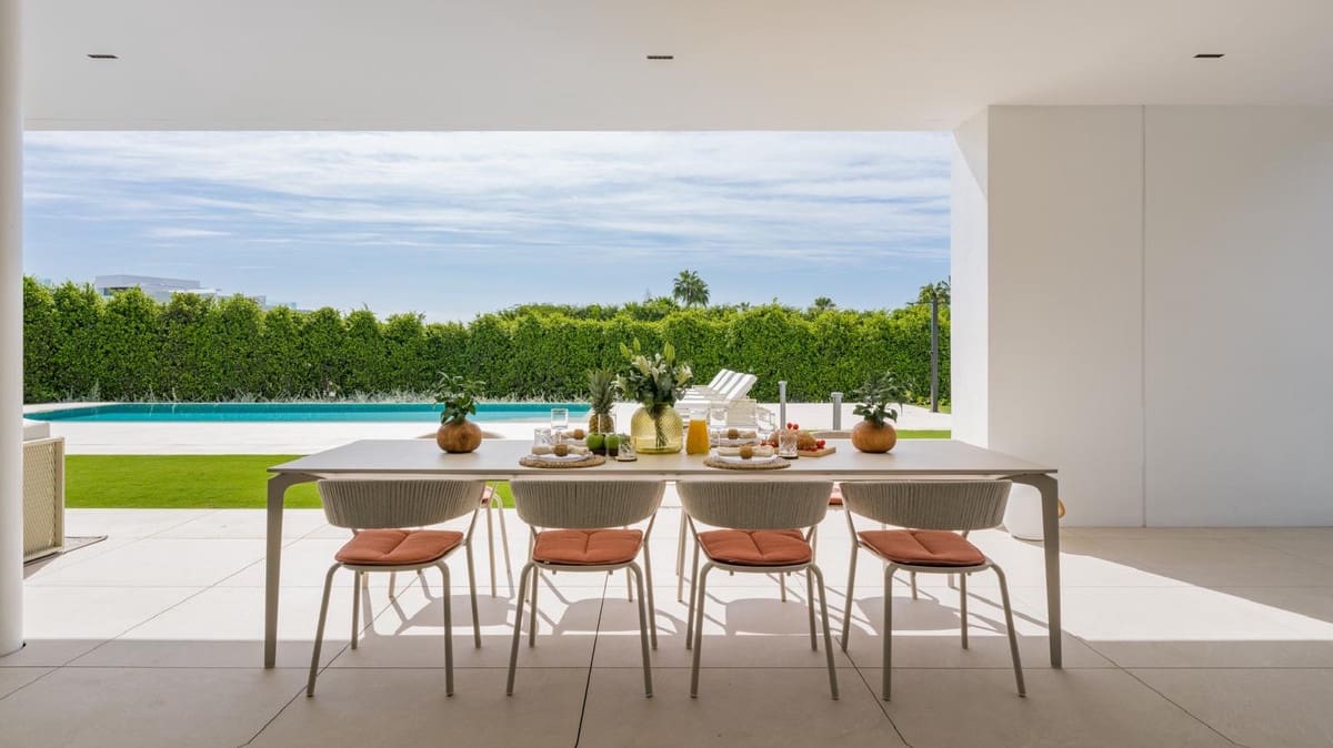 5 slaapkamer Villa te koop in Golden Mile met zwembad - € 11.300.000 (Ref: 9256960)