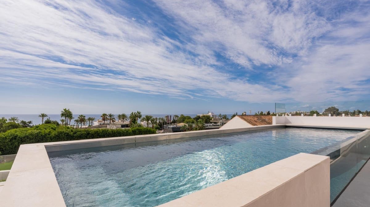 5 slaapkamer Villa te koop in Golden Mile met zwembad - € 11.300.000 (Ref: 9256960)