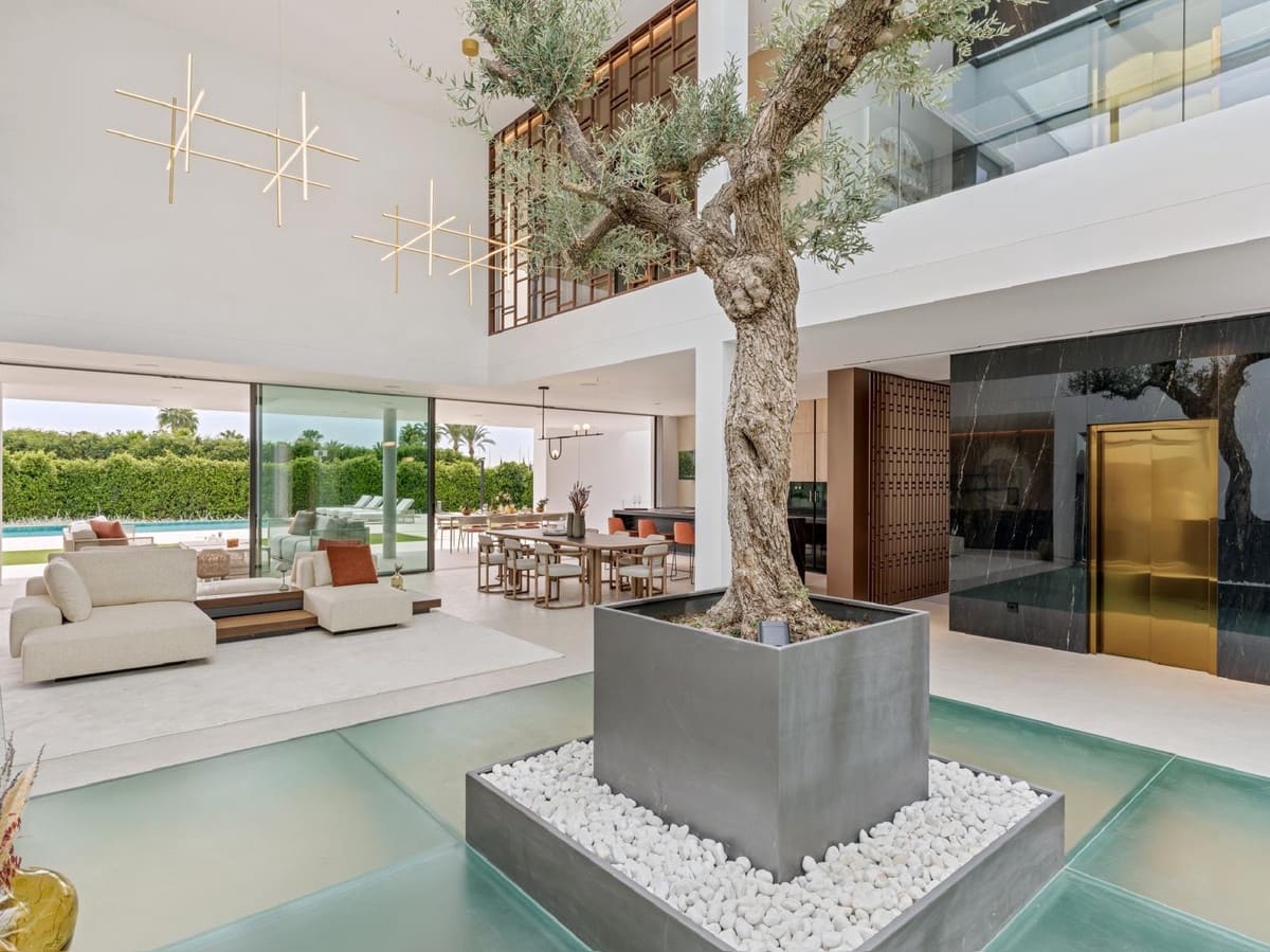 5 slaapkamer Villa te koop in Golden Mile met zwembad - € 11.300.000 (Ref: 9256960)