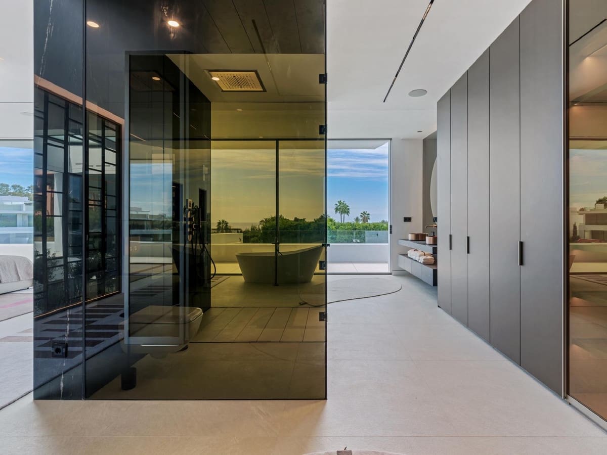 5 slaapkamer Villa te koop in Golden Mile met zwembad - € 11.300.000 (Ref: 9256960)