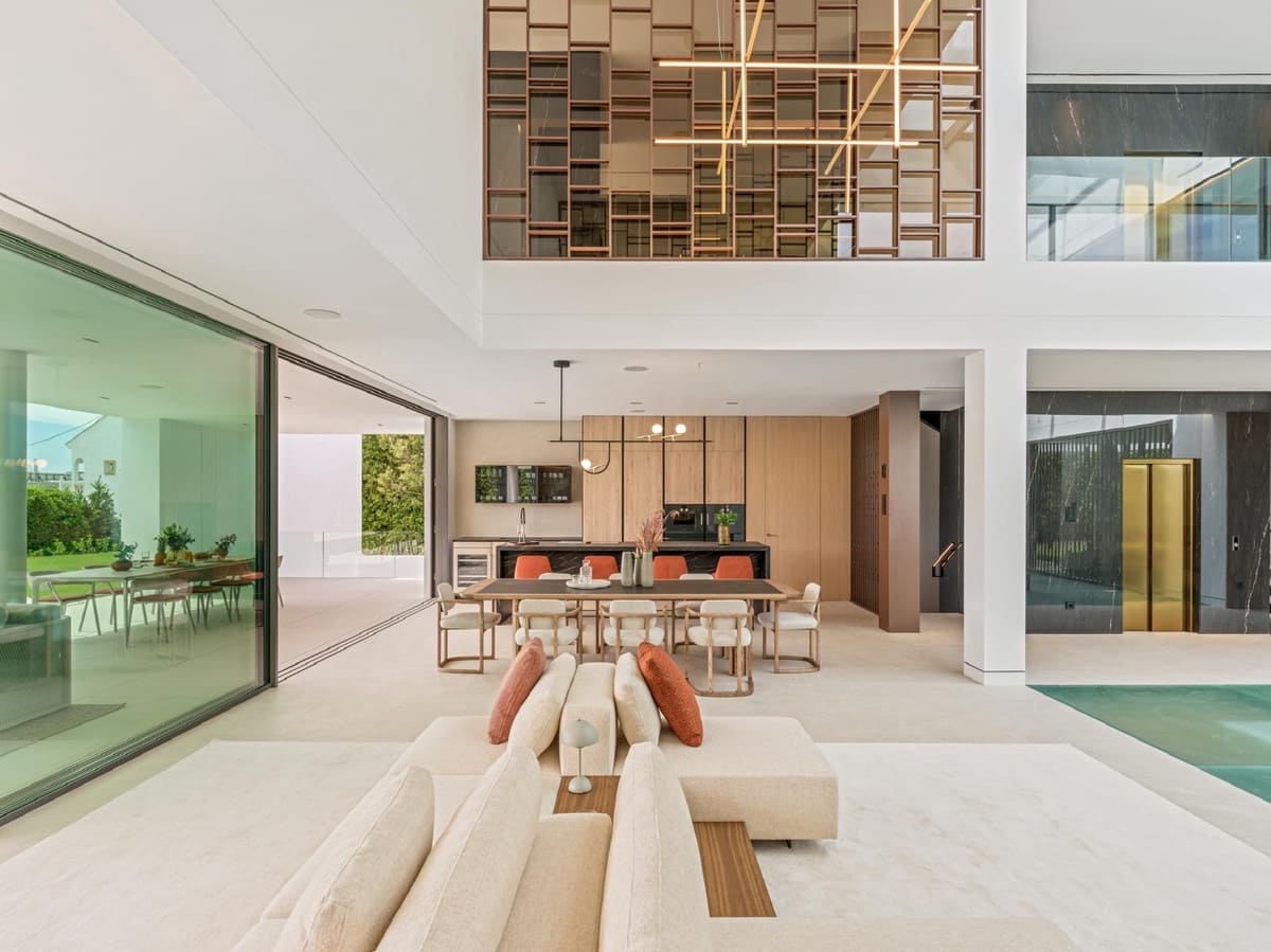 5 slaapkamer Villa te koop in Golden Mile met zwembad - € 11.300.000 (Ref: 9256960)