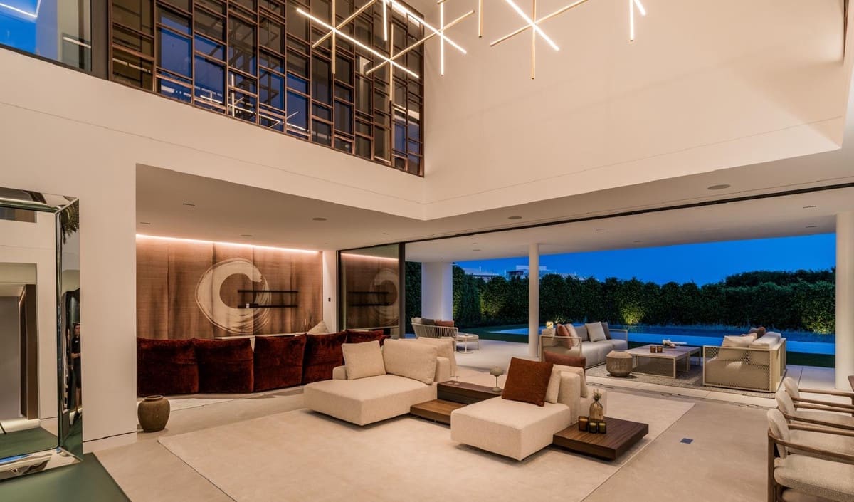 5 slaapkamer Villa te koop in Golden Mile met zwembad - € 11.300.000 (Ref: 9256960)