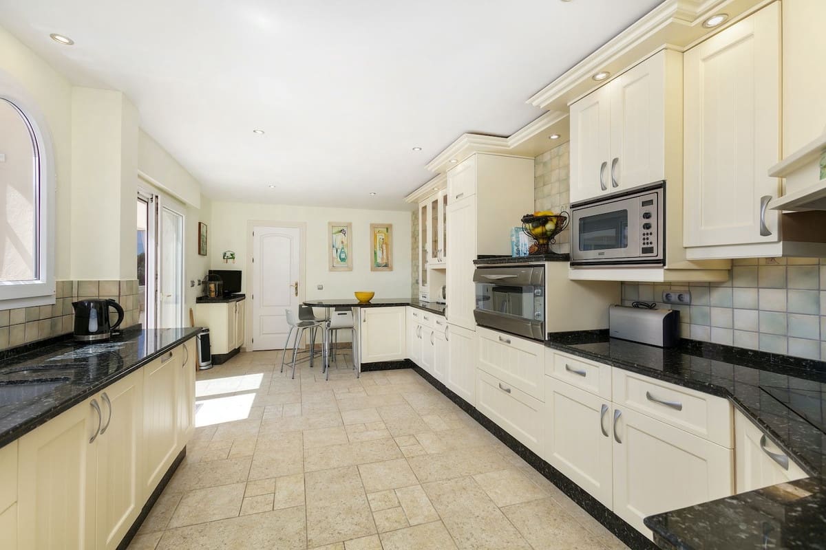 5 sypialnia Willa na sprzedaż w Marbesa z basenem garażem - 6 500 000 € (Ref: 9256967)