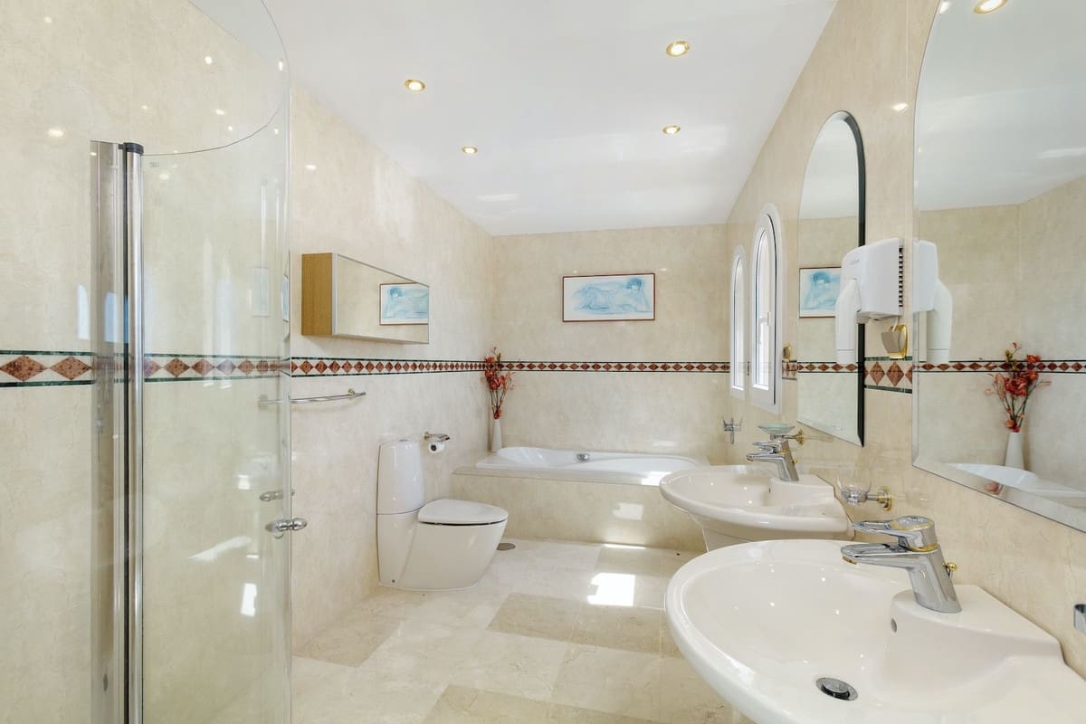 5 sypialnia Willa na sprzedaż w Marbesa z basenem garażem - 6 500 000 € (Ref: 9256967)